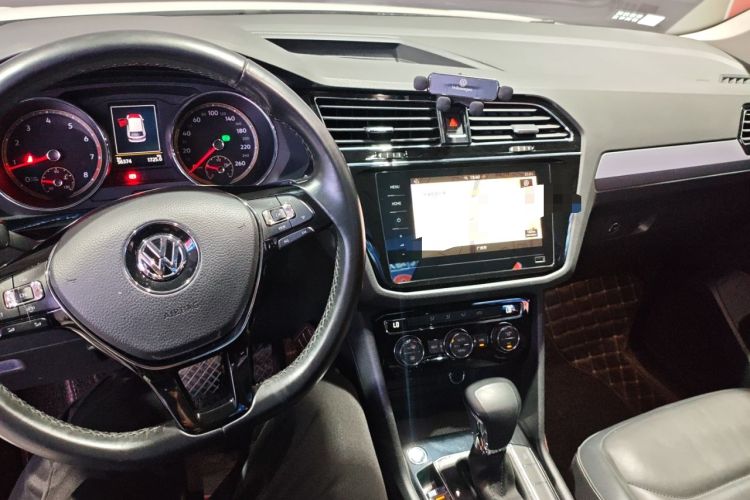 Used Volkswagen Tiguan L 2020 330TSI Automatic Two-Wheel Drive Panoramic Comfort Edition China VI Standard Center Console