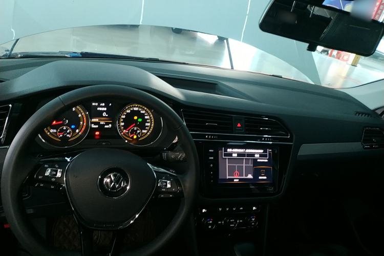 Used Volkswagen Tiguan L 2020 330TSI Automatic Two-Wheel Drive Panoramic Comfort Edition China VI Standard Center Console