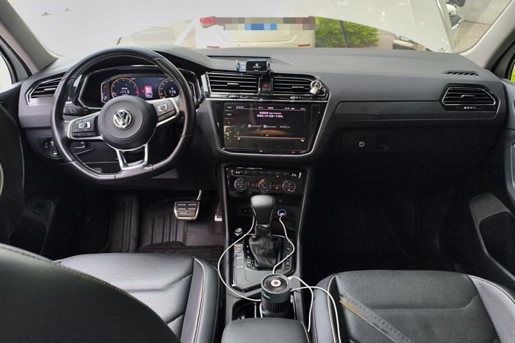 Used Volkswagen Tiguan L 2020 330TSI Automatic Two-Wheel Drive R-Line Flagship Version China VI Standard Center Console