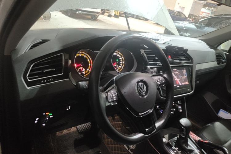 Used Volkswagen Tiguan L 2020 330TSI Automatic Two-Wheel Drive Panoramic Comfort Edition China VI Standard Center Console