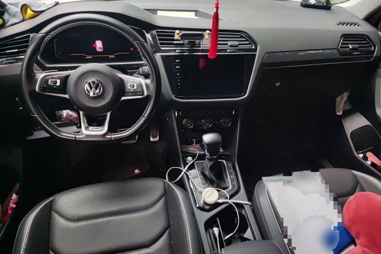Used Volkswagen Tiguan L 2020 330TSI Automatic Two-Wheel Drive R-Line Flagship Version China VI Standard Center Console