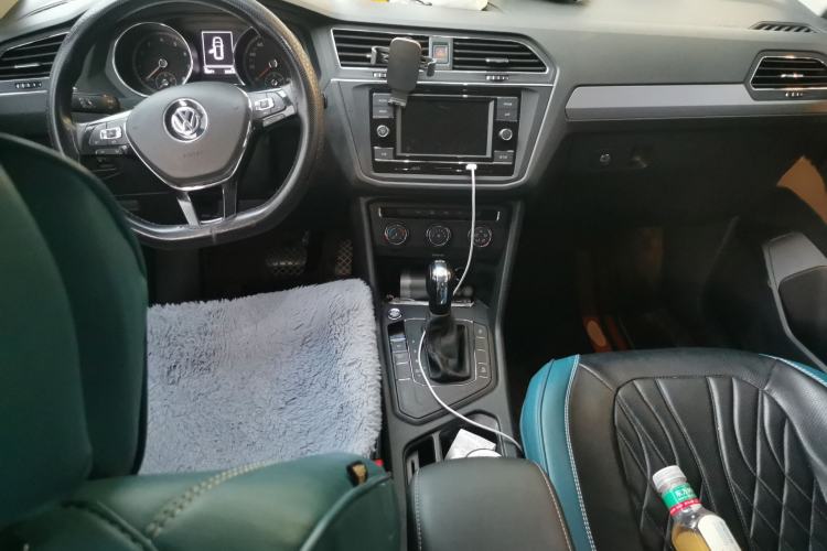 Used Volkswagen Tiguan L 2020 330TSI Automatic Two-Wheel Drive Luxury Edition China VI Standard Center Console