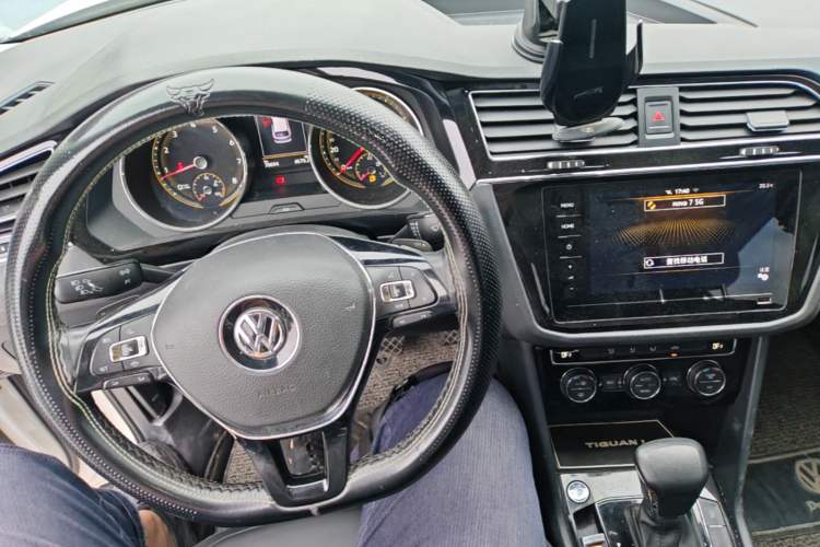 Used Volkswagen Tiguan L 2020 330TSI Automatic Two-Wheel Drive Panoramic Comfort Edition China VI Standard Center Console