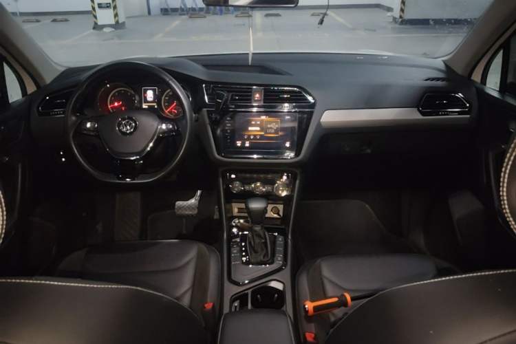 Used Volkswagen Tiguan L 2020 330TSI Automatic Two-Wheel Drive Panoramic Comfort Edition China VI Standard Center Console
