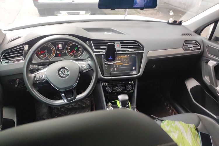 Used Volkswagen Tiguan L 2020 330TSI Automatic Two-Wheel Drive Panoramic Comfort Edition China VI Standard Center Console