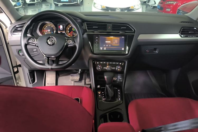 Used Volkswagen Tiguan L 2020 330TSI Automatic Two-Wheel Drive Smart Luxury Edition China VI Standard Center Console