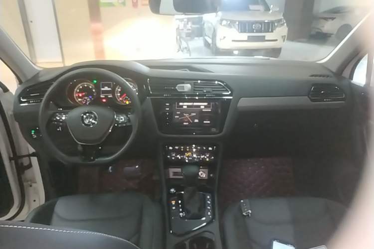 Used Volkswagen Tiguan L 2020 330TSI Automatic Two-Wheel Drive Smart Luxury Edition China VI Standard Center Console