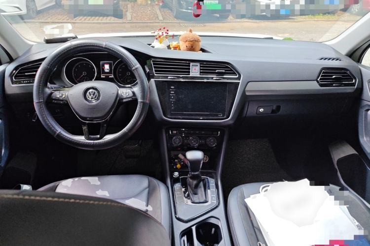 Used Volkswagen Tiguan L 2020 330TSI Automatic Two-Wheel Drive Panoramic Comfort Edition China VI Standard Center Console
