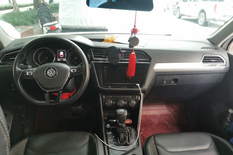 Used Volkswagen Tiguan L 2020 330TSI Automatic Two-Wheel Drive Smart Luxury Edition China VI Standard Center Console