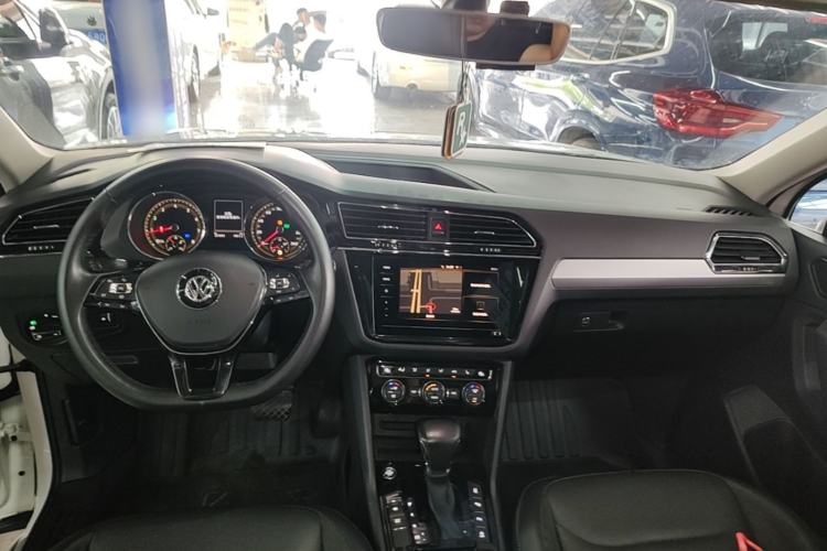 Used Volkswagen Tiguan L 2020 330TSI Automatic Two-Wheel Drive Smart Luxury Edition China VI Standard Center Console