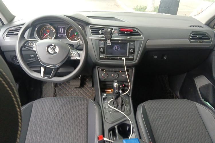 Used Volkswagen Tiguan L 2020 330TSI Automatic Two-Wheel Drive Luxury Edition China VI Standard Center Console