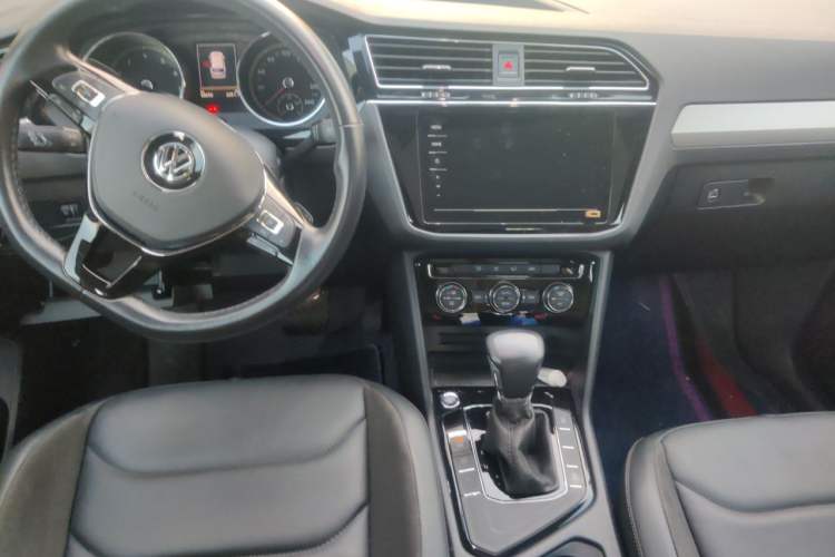 Used Volkswagen Tiguan L 2020 330TSI Automatic Two-Wheel Drive Panoramic Comfort Edition China VI Standard Center Console