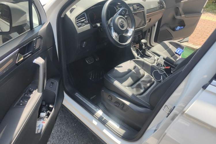 Used Volkswagen Tiguan L 2020 330TSI Automatic Two-Wheel Drive R-Line Flagship Version China VI Standard Driver Seat
