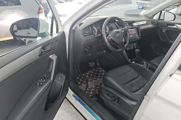 Used Volkswagen Tiguan L 2020 330TSI Automatic Two-Wheel Drive Smart Luxury Edition China VI Standard Driver Seat