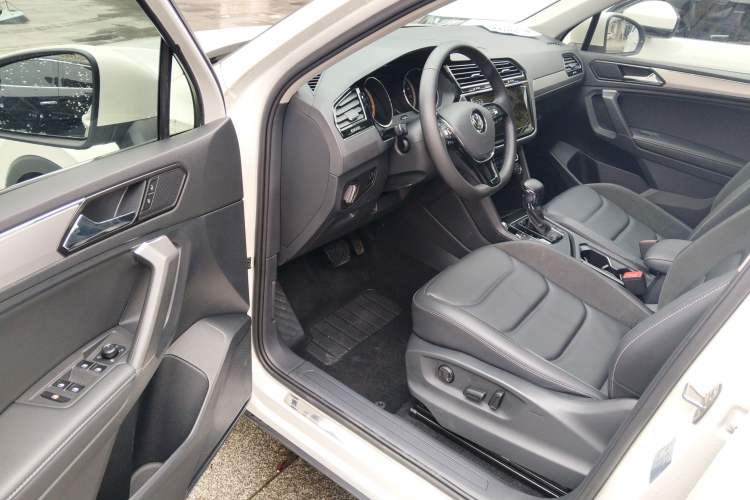Used Volkswagen Tiguan L 2020 330TSI Automatic Two-Wheel Drive Panoramic Comfort Edition China VI Standard Driver Seat