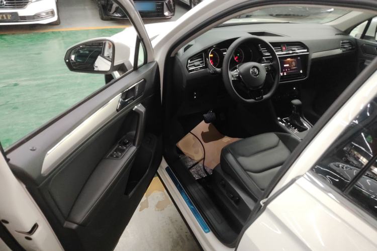 Used Volkswagen Tiguan L 2020 330TSI Automatic Two-Wheel Drive Smart Luxury Edition China VI Standard Driver Seat