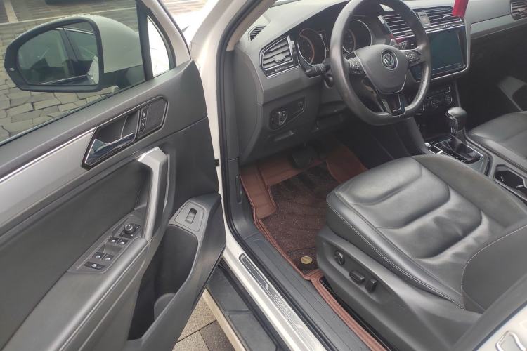 Used Volkswagen Tiguan L 2020 330TSI Automatic Two-Wheel Drive Smart Luxury Edition China VI Standard Driver Seat