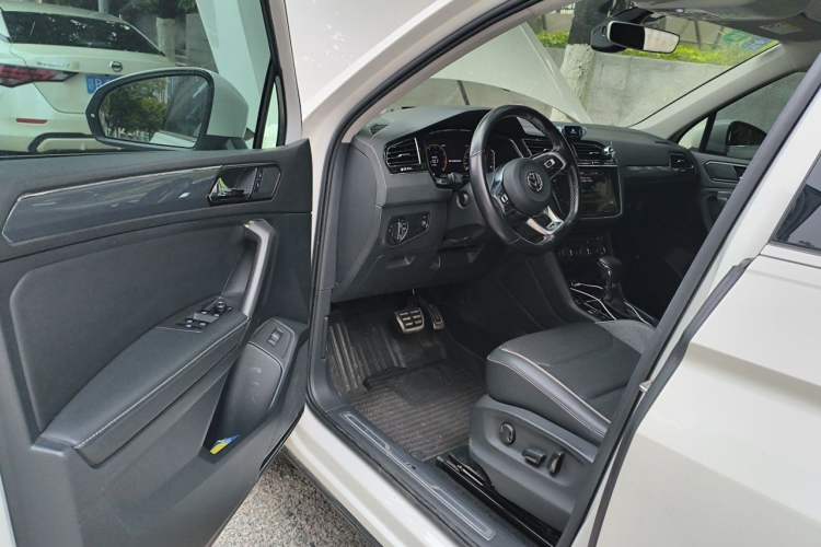 Used Volkswagen Tiguan L 2020 330TSI Automatic Two-Wheel Drive R-Line Flagship Version China VI Standard Driver Seat