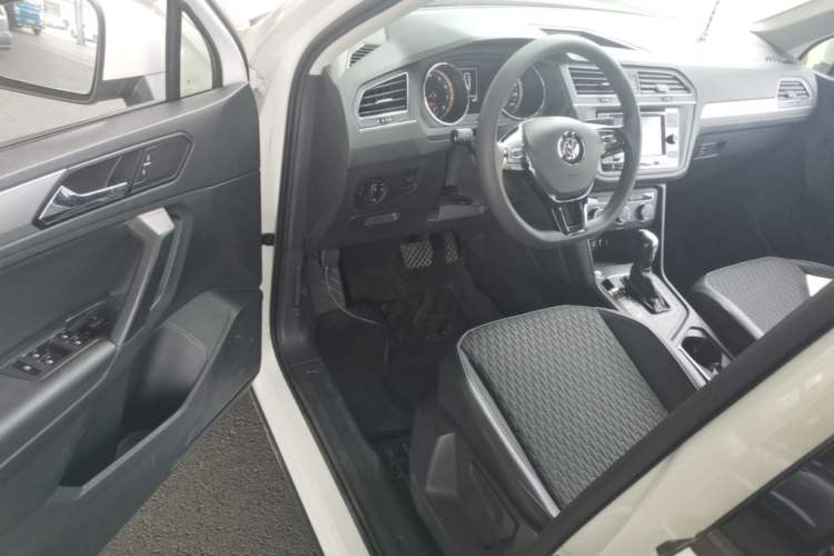 Used Volkswagen Tiguan L 2020 330TSI Automatic Two-Wheel Drive Luxury Edition China VI Standard Driver Seat