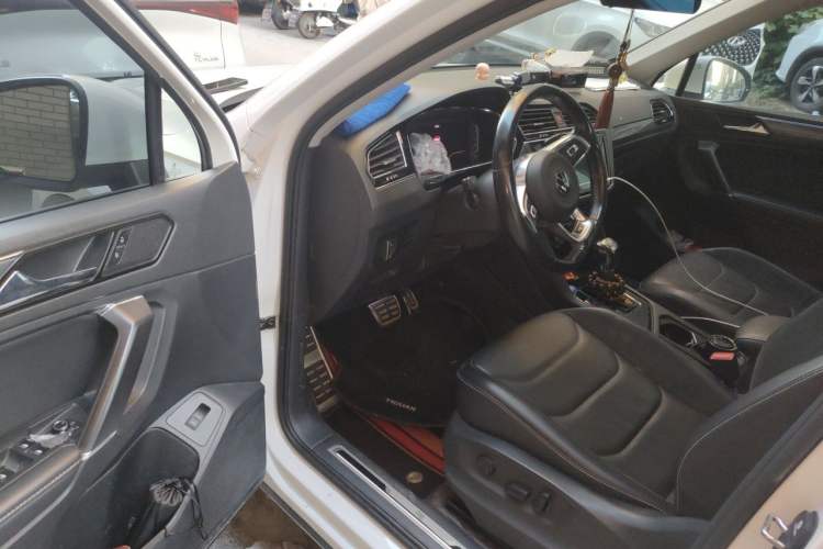 Used Volkswagen Tiguan L 2020 330TSI Automatic Two-Wheel Drive R-Line Flagship Version China VI Standard Driver Seat