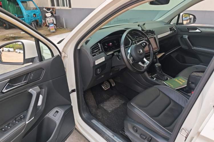Used Volkswagen Tiguan L 2020 330TSI Automatic Two-Wheel Drive R-Line Flagship Version China VI Standard Driver Seat