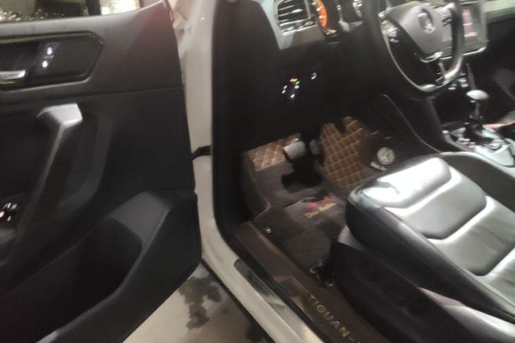 Used Volkswagen Tiguan L 2020 330TSI Automatic Two-Wheel Drive Panoramic Comfort Edition China VI Standard Driver Seat