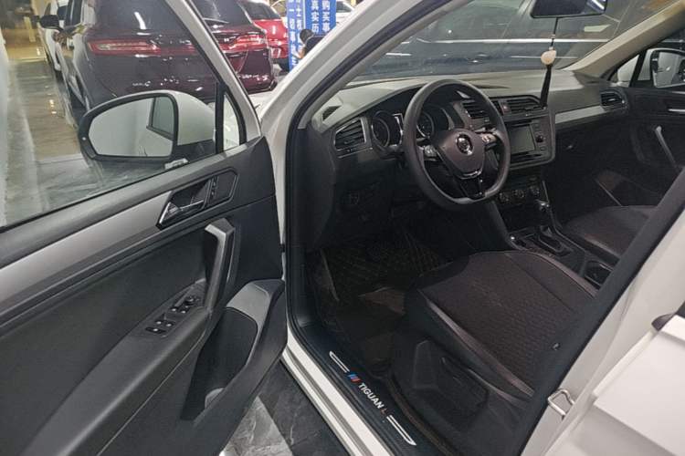 Used Volkswagen Tiguan L 2020 330TSI Automatic Two-Wheel Drive Luxury Edition China VI Standard Driver Seat