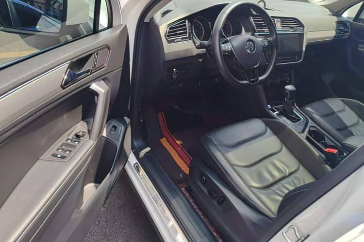 Used Volkswagen Tiguan L 2020 330TSI Automatic Two-Wheel Drive Smart Luxury Edition China VI Standard Driver Seat