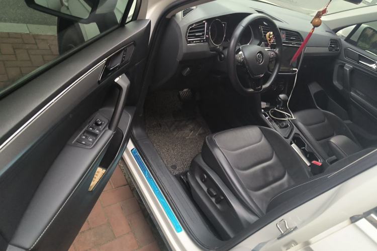 Used Volkswagen Tiguan L 2020 330TSI Automatic Two-Wheel Drive Panoramic Comfort Edition China VI Standard Driver Seat