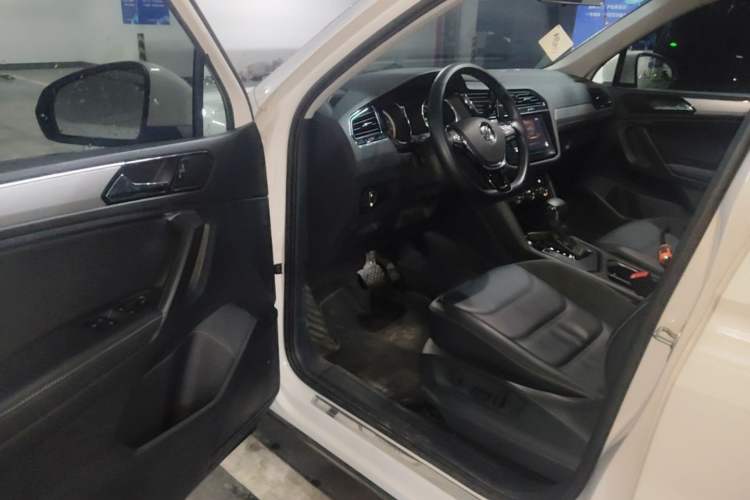 Used Volkswagen Tiguan L 2020 330TSI Automatic Two-Wheel Drive Panoramic Comfort Edition China VI Standard Driver Seat