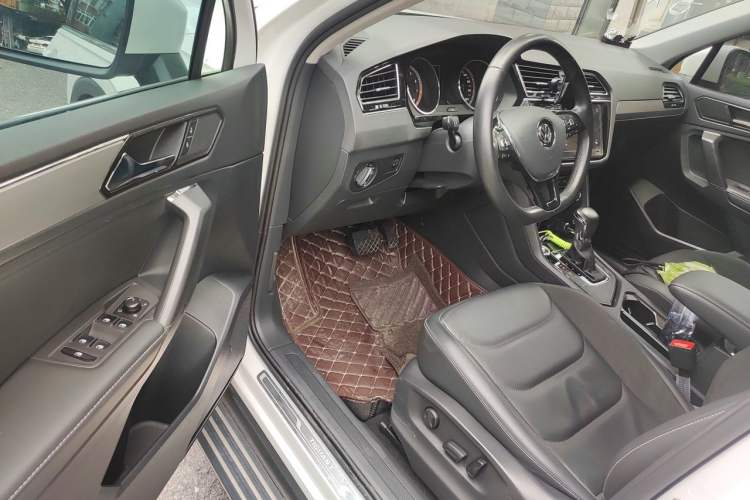 Used Volkswagen Tiguan L 2020 330TSI Automatic Two-Wheel Drive Panoramic Comfort Edition China VI Standard Driver Seat