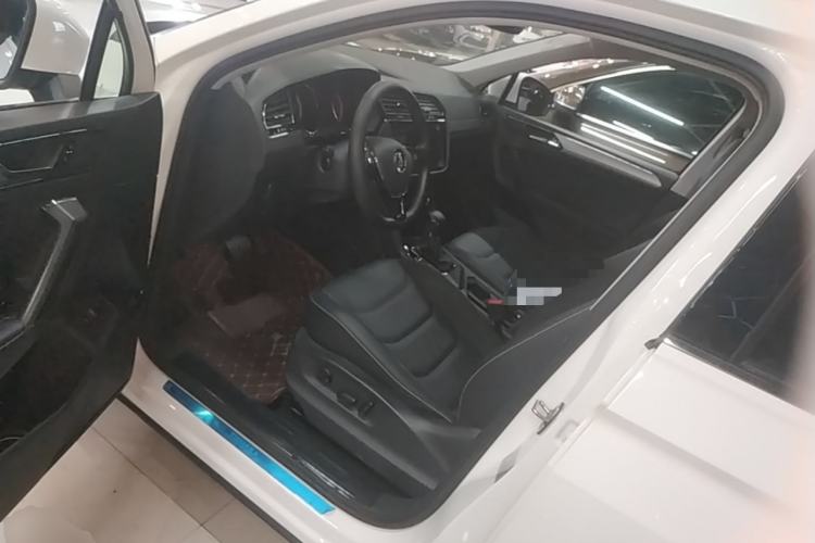 Used Volkswagen Tiguan L 2020 330TSI Automatic Two-Wheel Drive Smart Luxury Edition China VI Standard Driver Seat