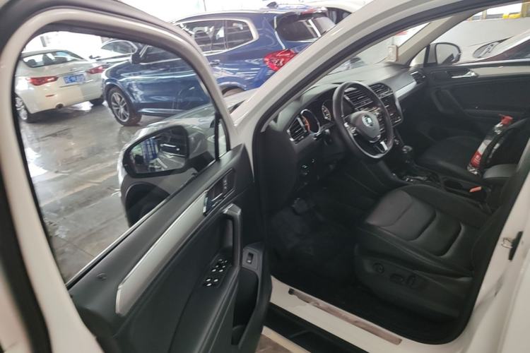 Used Volkswagen Tiguan L 2020 330TSI Automatic Two-Wheel Drive Smart Luxury Edition China VI Standard Driver Seat