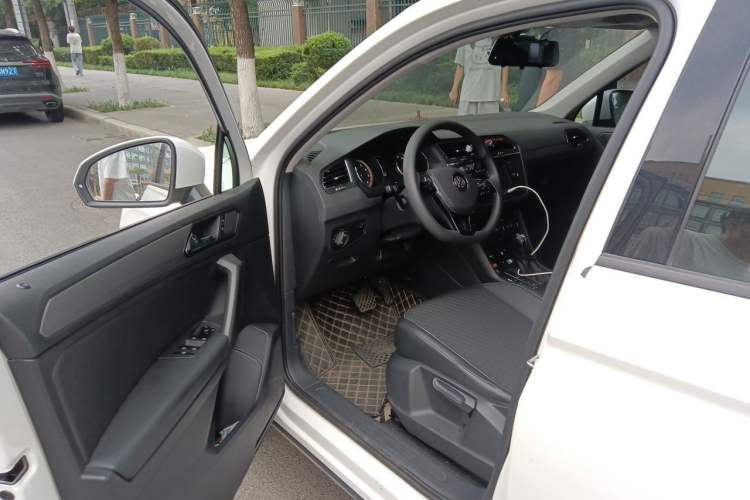 Used Volkswagen Tiguan L 2020 330TSI Automatic Two-Wheel Drive Luxury Edition China VI Standard Driver Seat