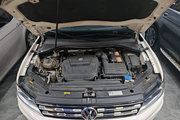 Used Volkswagen Tiguan L 2020 330TSI Automatic Two-Wheel Drive Luxury Edition China VI Standard Engine Bay