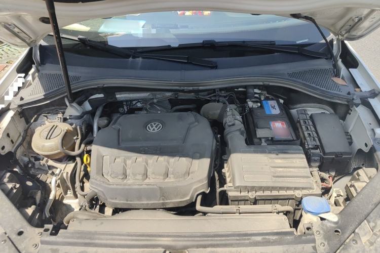 Used Volkswagen Tiguan L 2020 330TSI Automatic Two-Wheel Drive R-Line Flagship Version China VI Standard Engine Bay