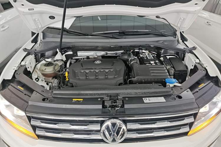 Used Volkswagen Tiguan L 2020 330TSI Automatic Two-Wheel Drive Smart Luxury Edition China VI Standard Engine Bay