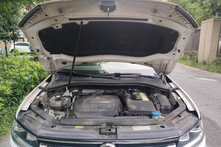 Used Volkswagen Tiguan L 2020 330TSI Automatic Two-Wheel Drive Smart Luxury Edition China VI Standard Engine Bay