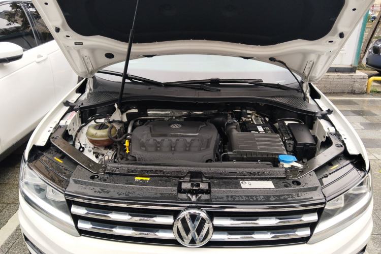 Used Volkswagen Tiguan L 2020 330TSI Automatic Two-Wheel Drive Panoramic Comfort Edition China VI Standard Engine Bay