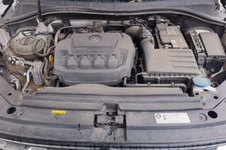 Used Volkswagen Tiguan L 2020 330TSI Automatic Two-Wheel Drive Smart Luxury Edition China VI Standard Engine Bay