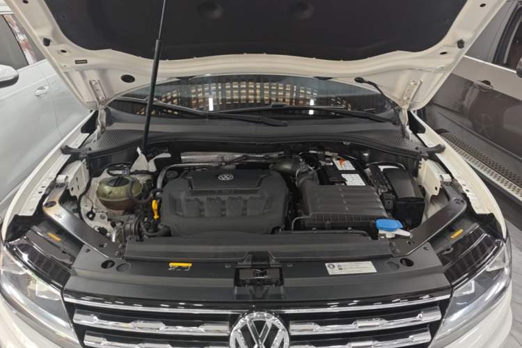 Used Volkswagen Tiguan L 2020 330TSI Automatic Two-Wheel Drive Panoramic Comfort Edition China VI Standard Engine Bay