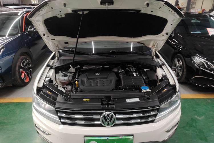 Used Volkswagen Tiguan L 2020 330TSI Automatic Two-Wheel Drive Smart Luxury Edition China VI Standard Engine Bay