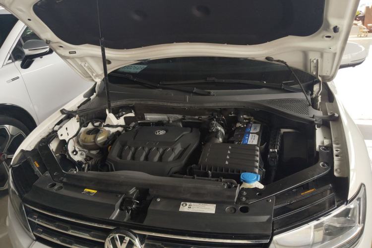 Used Volkswagen Tiguan L 2020 330TSI Automatic Two-Wheel Drive Panoramic Comfort Edition China VI Standard Engine Bay