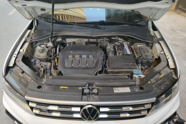 Used Volkswagen Tiguan L 2020 330TSI Automatic Two-Wheel Drive R-Line Flagship Version China VI Standard Engine Bay