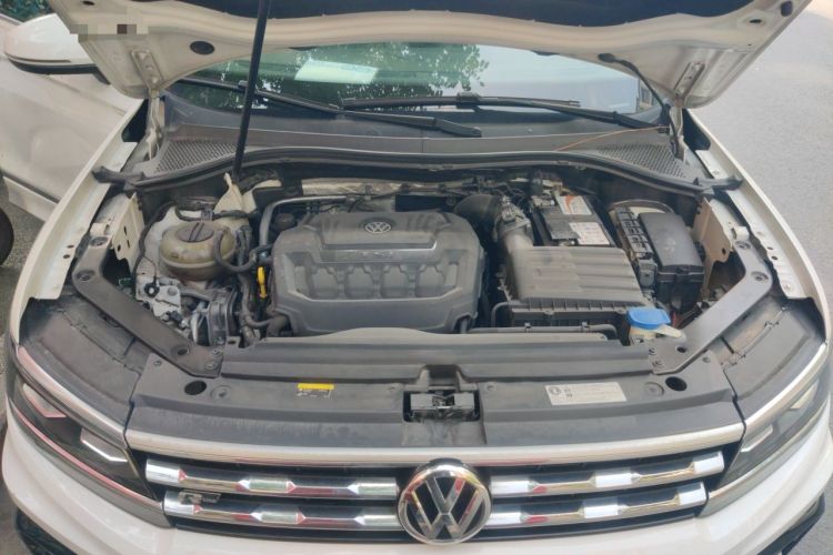 Used Volkswagen Tiguan L 2020 330TSI Automatic Two-Wheel Drive R-Line Flagship Version China VI Standard Engine Bay