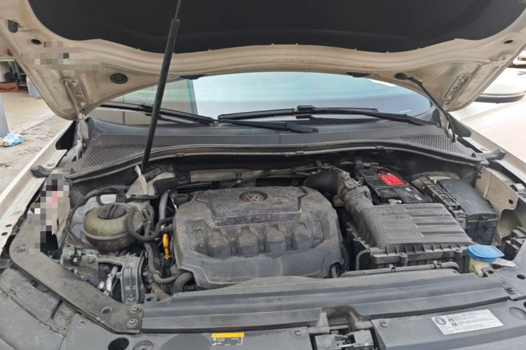 Used Volkswagen Tiguan L 2020 330TSI Automatic Two-Wheel Drive R-Line Flagship Version China VI Standard Engine Bay
