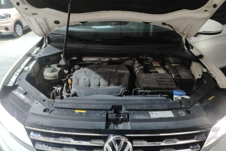 Used Volkswagen Tiguan L 2020 330TSI Automatic Two-Wheel Drive Panoramic Comfort Edition China VI Standard Engine Bay