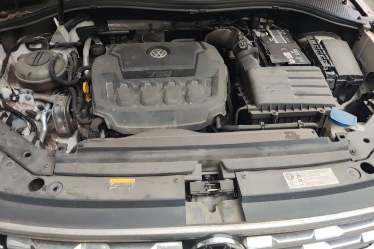 Used Volkswagen Tiguan L 2020 330TSI Automatic Two-Wheel Drive R-Line Flagship Version China VI Standard Engine Bay