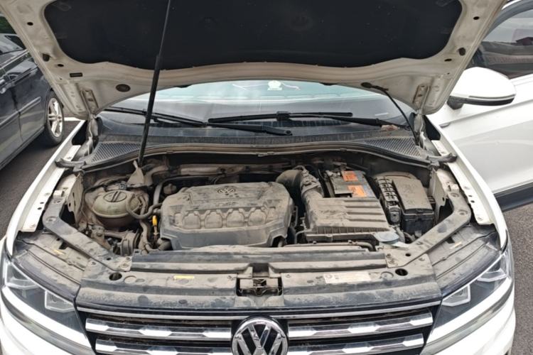 Used Volkswagen Tiguan L 2020 330TSI Automatic Two-Wheel Drive Panoramic Comfort Edition China VI Standard Engine Bay