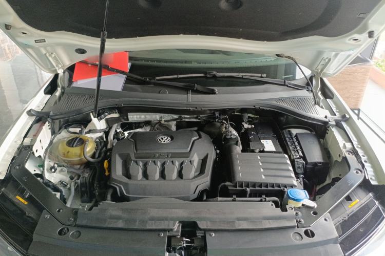 Used Volkswagen Tiguan L 2020 330TSI Automatic Two-Wheel Drive Smart Luxury Edition China VI Standard Engine Bay